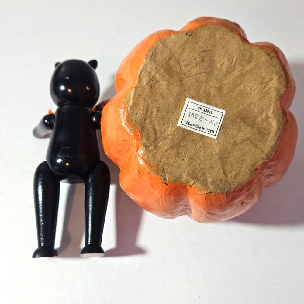 Halloween Black Cat Figurine with Jack-O'-Lantern & Orange Paper Mache Pumpkin. - Picture 4 of 8